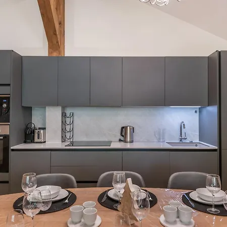 Penthouse Neuf Avec Balcon Sud, Proche Piste, Cheminee, Parking, Wifi - Fr-1-563-155 Apartment *